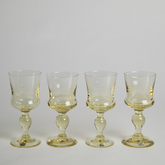 Kosta Boda - SÅLD Vinglas i Gultonat Glas 4 st